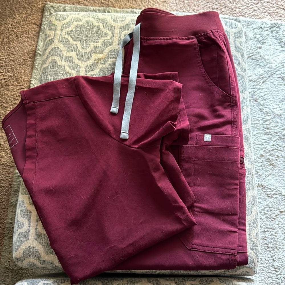 Figs yola bottoms size small and casma top size medium maroon color